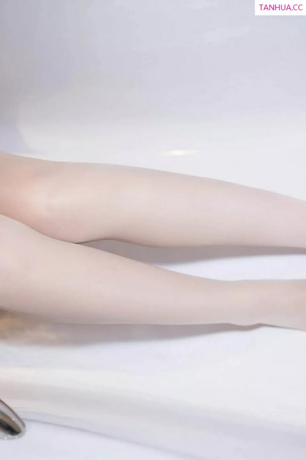   [XiuRen]高清写真图 2025.07.03 No.10502 悦兮 性感白T第43张图片